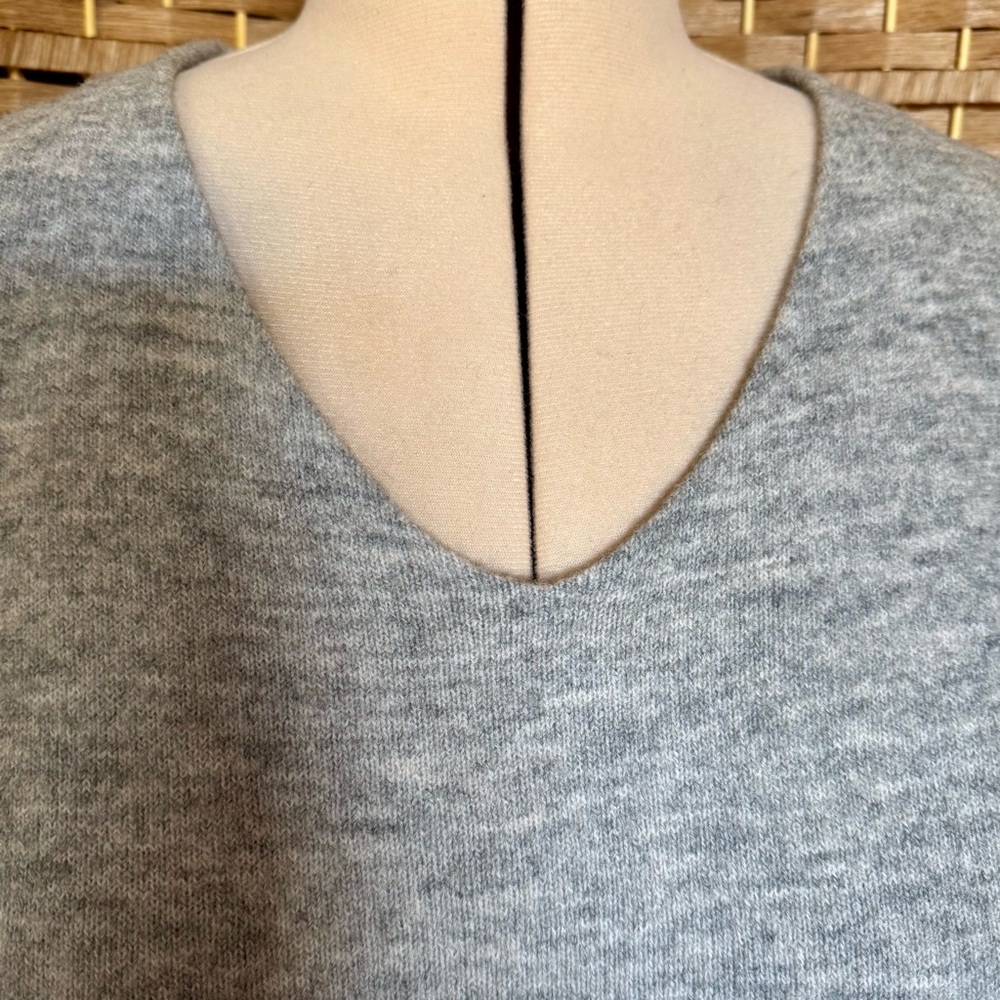 βοΈ NWOT soft heather grey H&M v neck sweater XXL - Picture 2 of 13